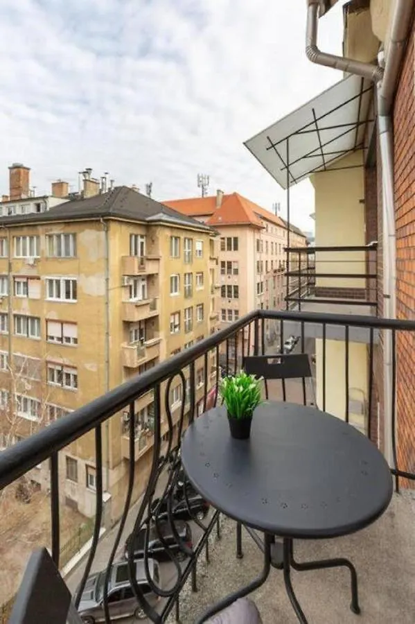 Balzac Apartment By Westend Mall With Balcony, Ac Будапешт